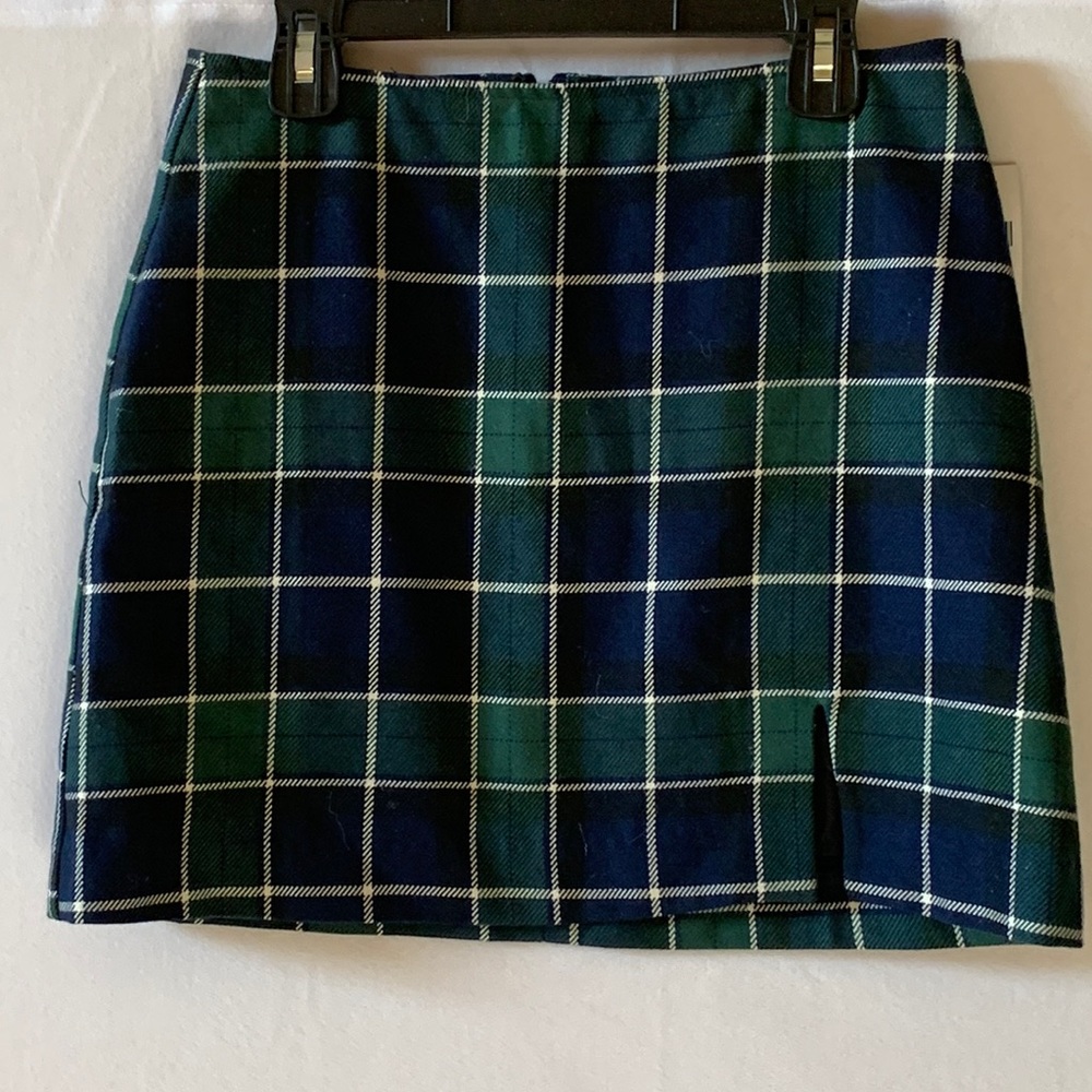New With Tags- Forever 21 Women’s Size Small Short Skirt Navy & Hunter Green